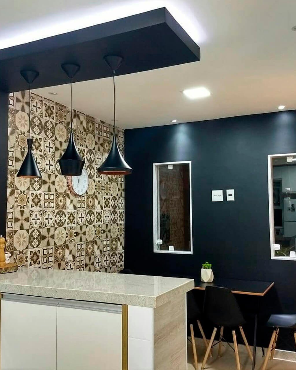 Fita LED Branca Detalhe Teto Cozinha