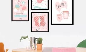 Quadros em uma pequena sala de estar