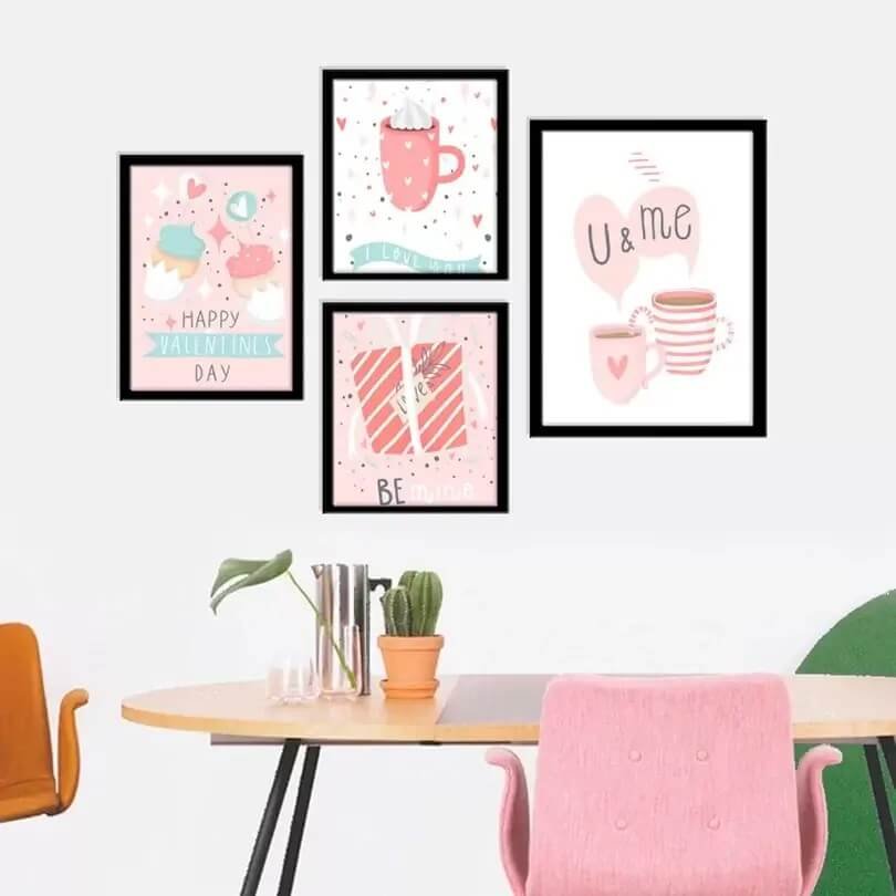 Quadros em uma pequena sala de estar