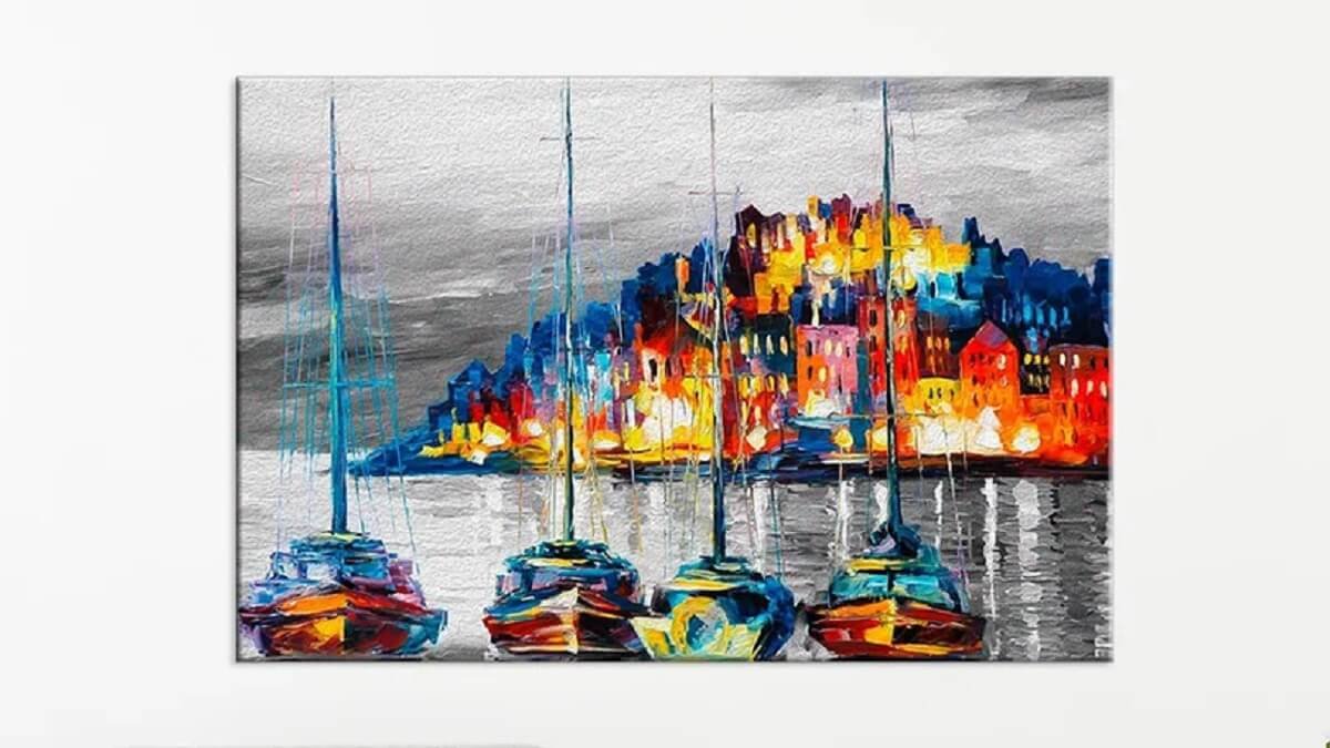 Quadro colorido de barcos em uma costa